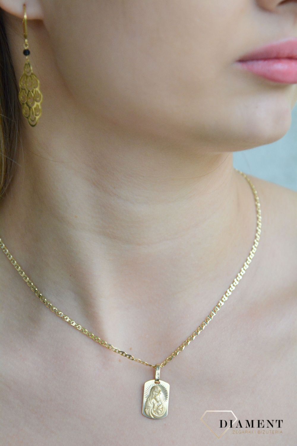 Złota zawieszka 585 medalik Matka Boska z dzieciątkiem ZA 7633A.jpg